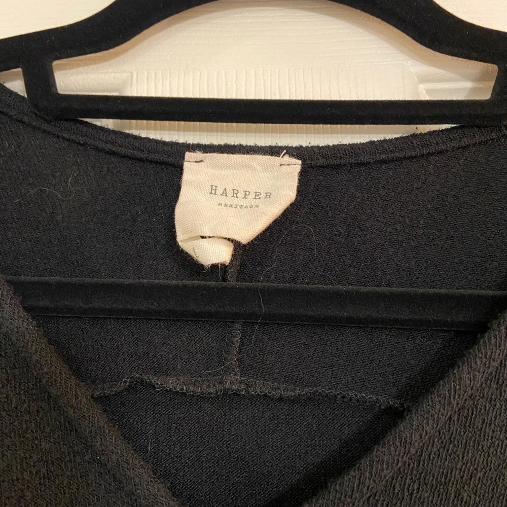 Black short sleeve top with front twist. Size large. Preowned. EUC - Picture 3 of 5